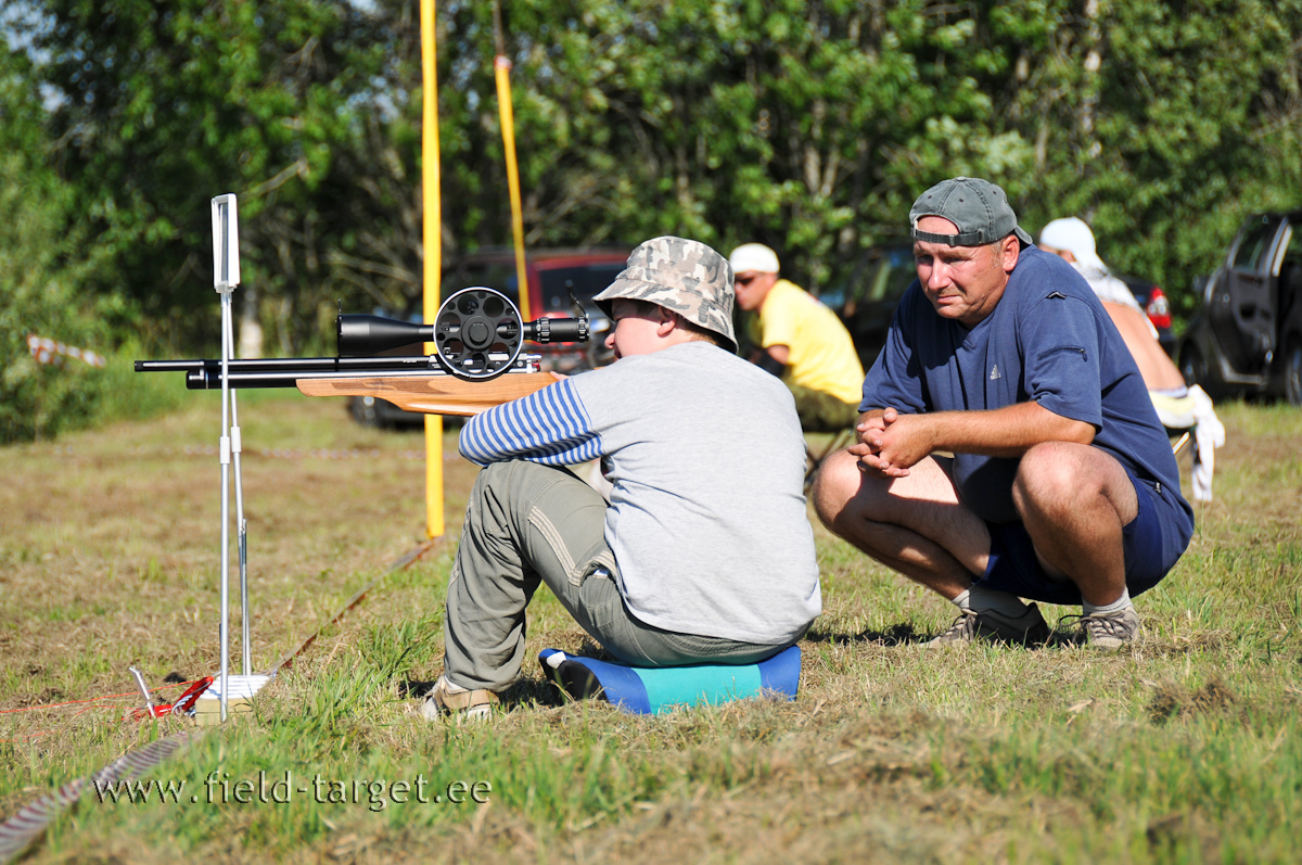 Valged alustavad ja võidavad